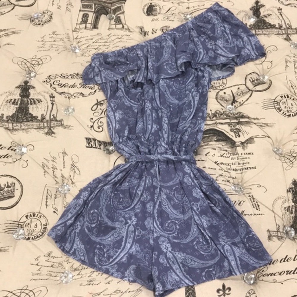 Mimi Chica Ruffle One-Shoulder Romper - Picture 5 of 5